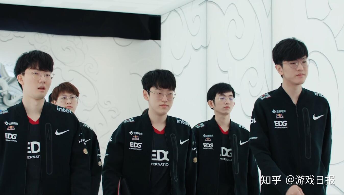 手与裁判团 手与裁判团